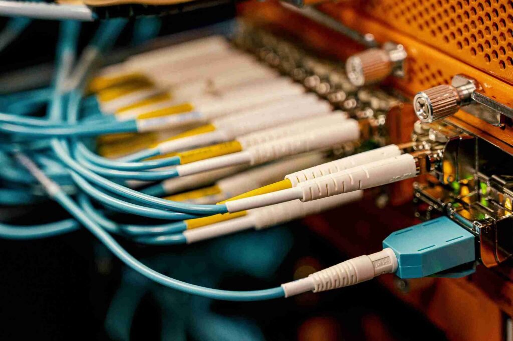 FIBER-OPTIC-MEDIA-CONVERTERS-1024x682-1
