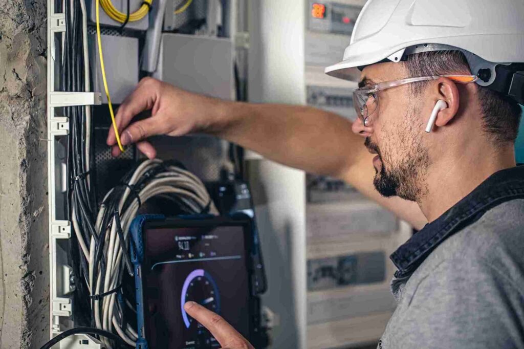 FIBER-OPTIC-REPAIRS-1024x682-1